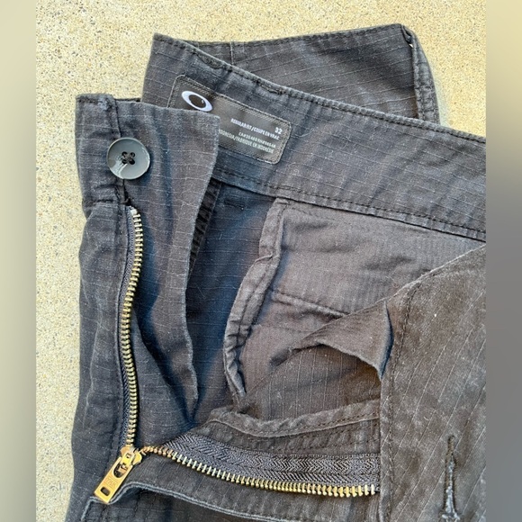 Men's Oakley Shorts Black Solid 32 Cargo Pocket Zip Beach Summer Flat Casual - Picture 9 of 11